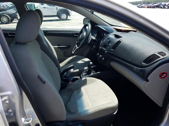 Photo 4 VIN: KNAFT4A22D5724884 - KIA FORTE LX 