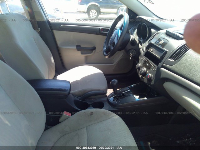 Photo 4 VIN: KNAFT4A24A5112388 - KIA FORTE 