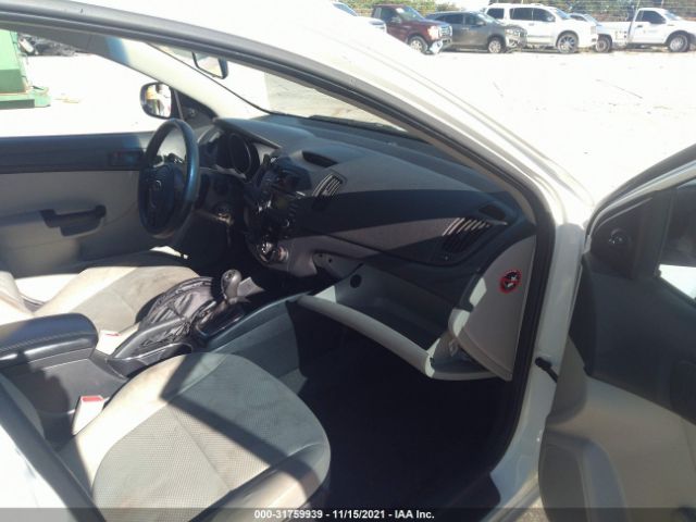 Photo 4 VIN: KNAFT4A24C5558608 - KIA FORTE 