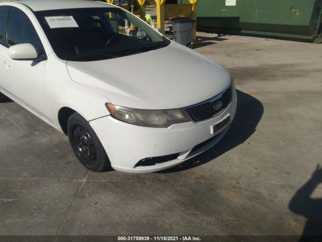 Photo 5 VIN: KNAFT4A24C5558608 - KIA FORTE 