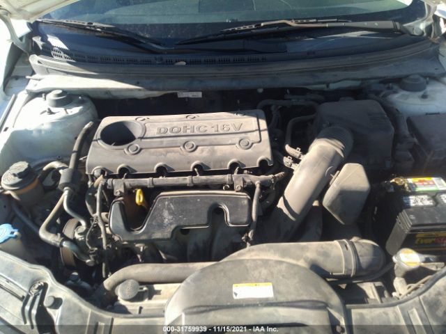 Photo 9 VIN: KNAFT4A24C5558608 - KIA FORTE 