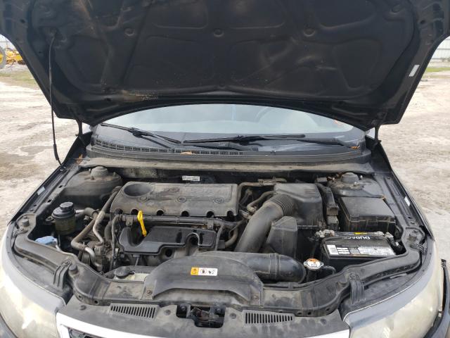 Photo 6 VIN: KNAFT4A24D5716883 - KIA FORTE LX 