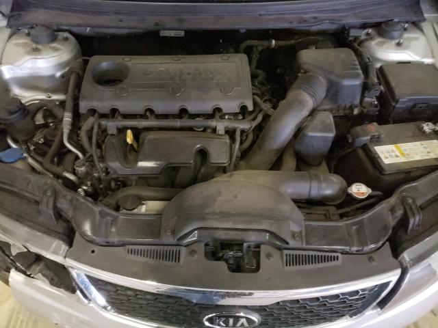 Photo 6 VIN: KNAFT4A24D5723400 - KIA FORTE LX 