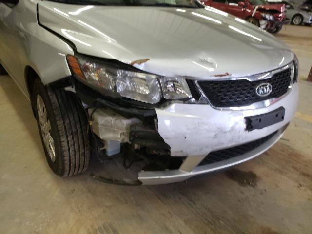 Photo 8 VIN: KNAFT4A24D5723400 - KIA FORTE LX 