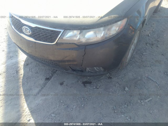 Photo 5 VIN: KNAFT4A25B5435785 - KIA FORTE 