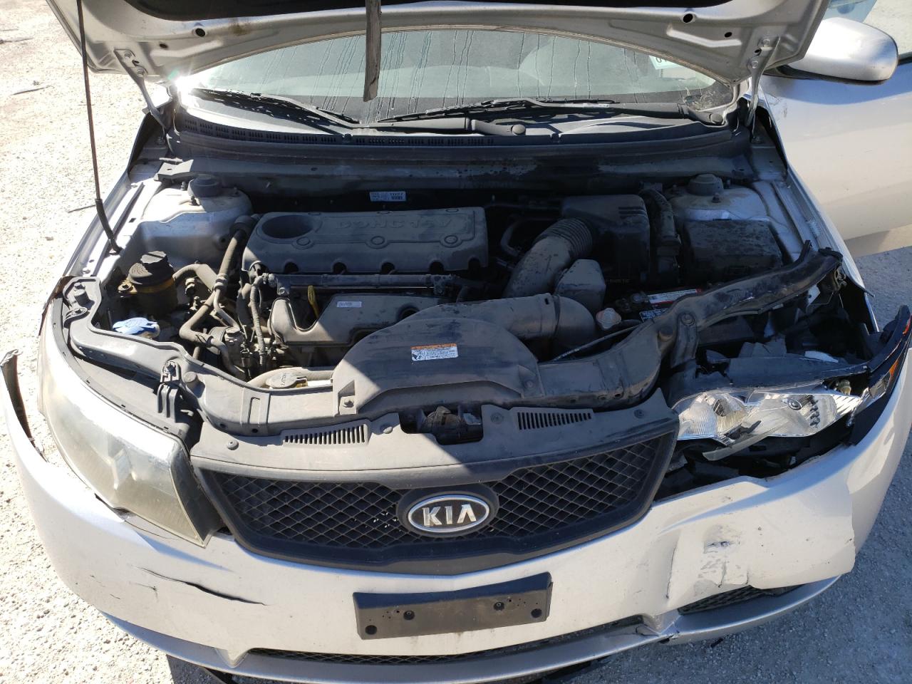 Photo 10 VIN: KNAFT4A26A5252619 - KIA FORTE 