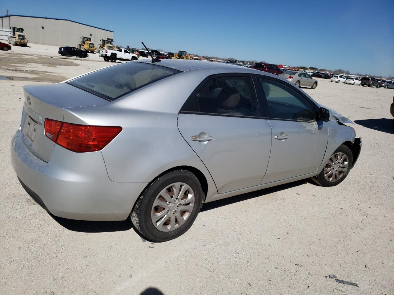 Photo 2 VIN: KNAFT4A26A5252619 - KIA FORTE 