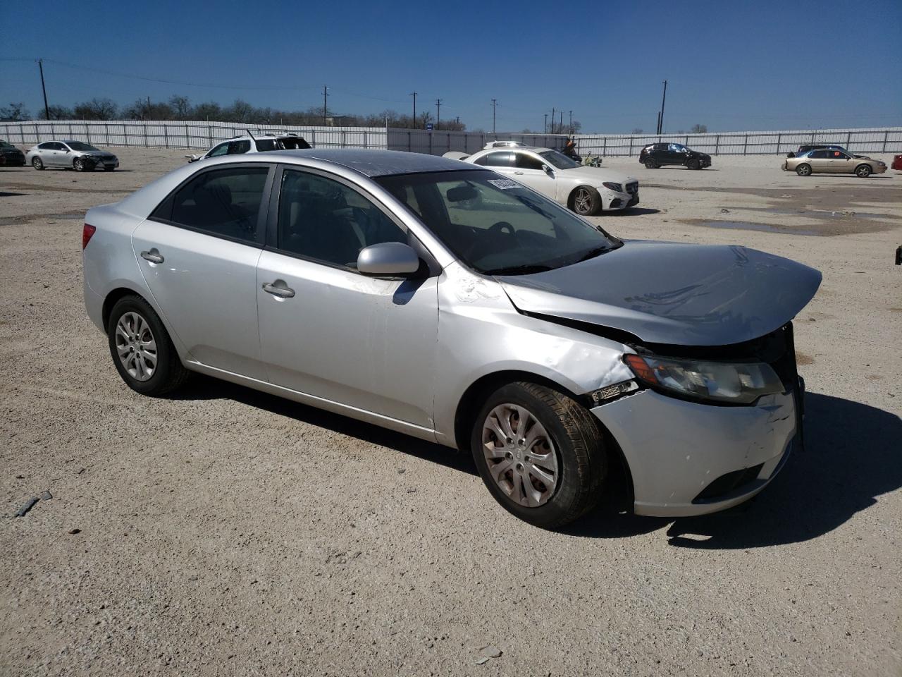 Photo 3 VIN: KNAFT4A26A5252619 - KIA FORTE 