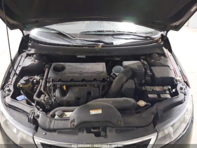 Photo 9 VIN: KNAFT4A26C5530129 - KIA FORTE 