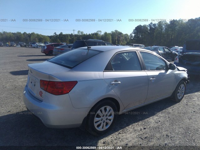 Photo 3 VIN: KNAFT4A27A5049304 - KIA FORTE 