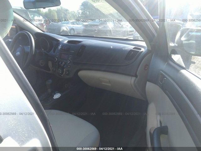 Photo 4 VIN: KNAFT4A27A5049304 - KIA FORTE 