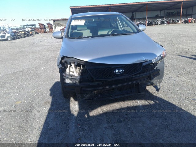 Photo 5 VIN: KNAFT4A27A5049304 - KIA FORTE 