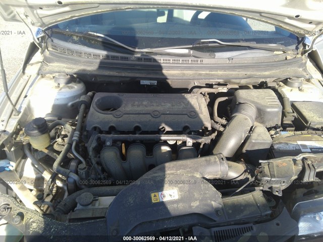 Photo 9 VIN: KNAFT4A27A5049304 - KIA FORTE 