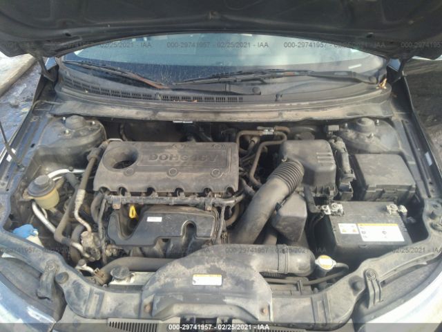 Photo 9 VIN: KNAFT4A27B5403209 - KIA FORTE 