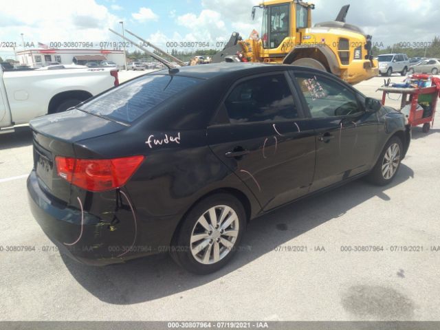 Photo 3 VIN: KNAFT4A27C5517714 - KIA FORTE 