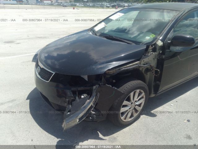 Photo 5 VIN: KNAFT4A27C5517714 - KIA FORTE 