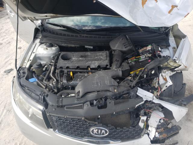 Photo 6 VIN: KNAFT4A27D5675892 - KIA FORTE LX 