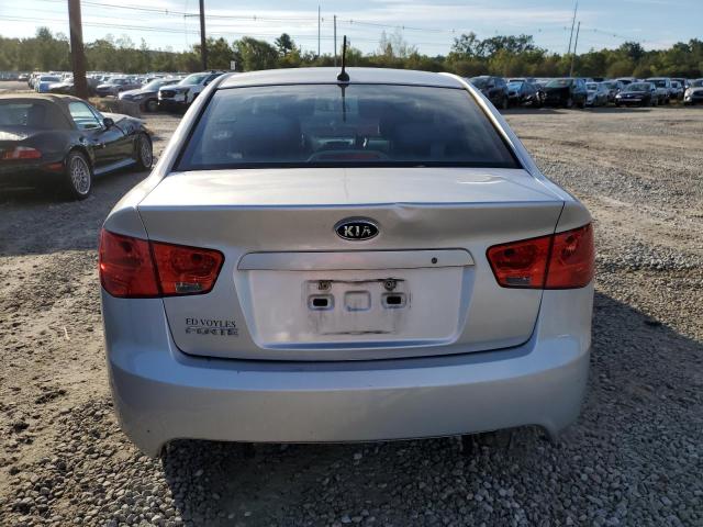 Photo 5 VIN: KNAFT4A28B5456050 - KIA FORTE LX 