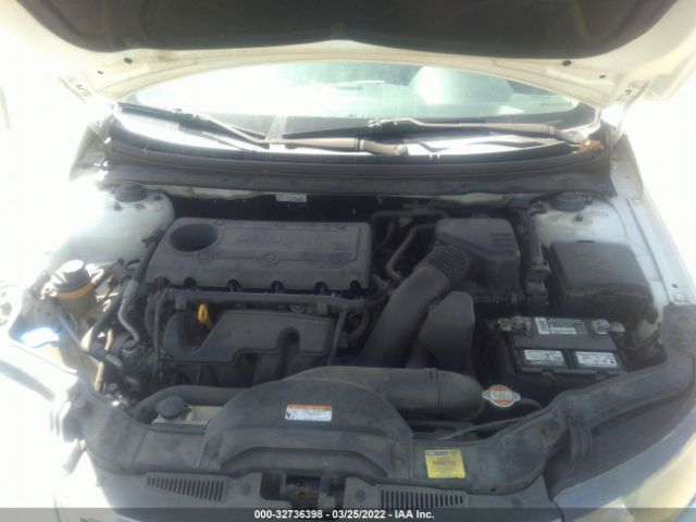 Photo 9 VIN: KNAFT4A28B5461538 - KIA FORTE 