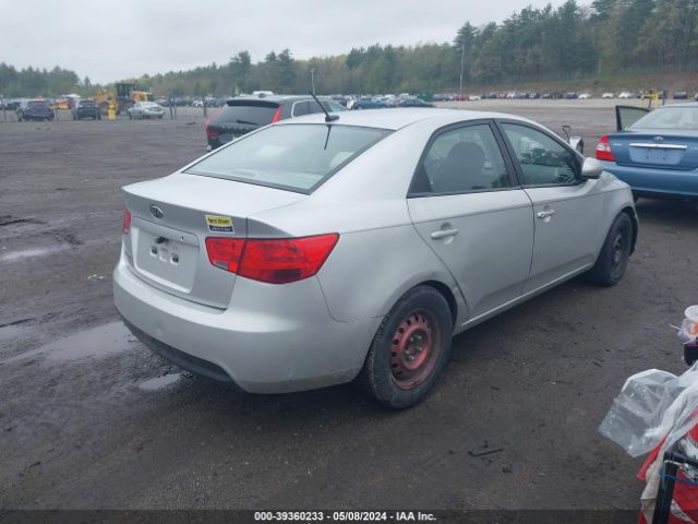 Photo 3 VIN: KNAFT4A28C5626327 - KIA FORTE 