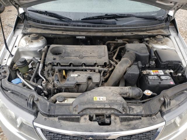 Photo 6 VIN: KNAFT4A28D5647129 - KIA FORTE LX 