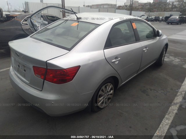 Photo 3 VIN: KNAFT4A28D5739583 - KIA FORTE 