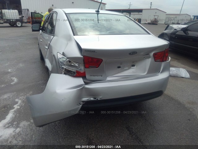 Photo 5 VIN: KNAFT4A29B5378409 - KIA FORTE 