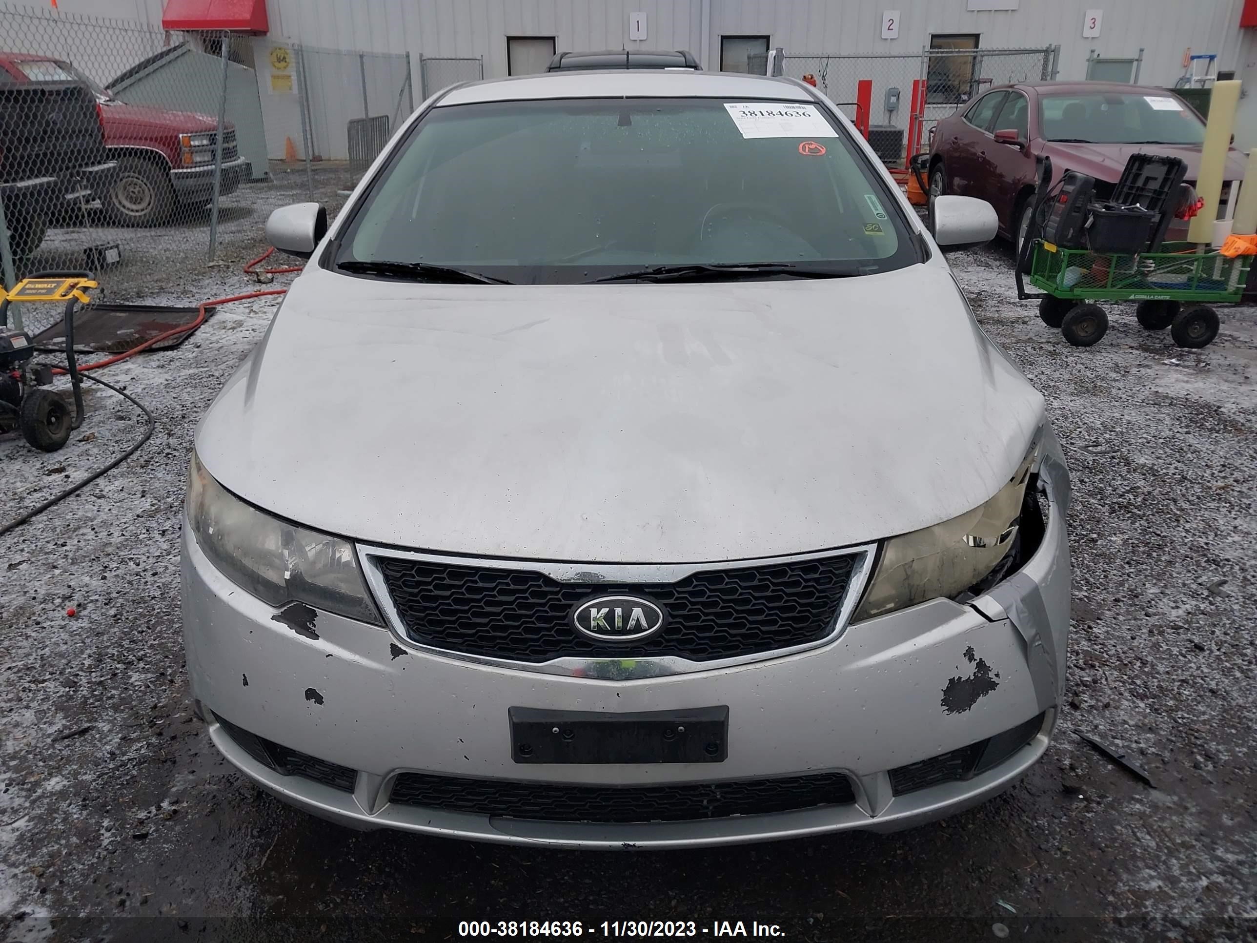 Photo 11 VIN: KNAFT4A29C5579907 - KIA FORTE 