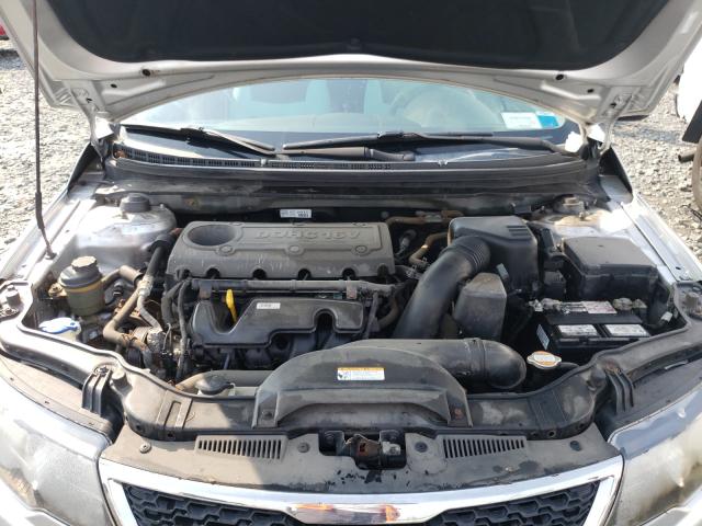 Photo 6 VIN: KNAFT4A29C5607303 - KIA FORTE 