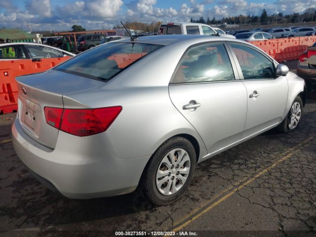 Photo 3 VIN: KNAFT4A2XC5481792 - KIA FORTE 