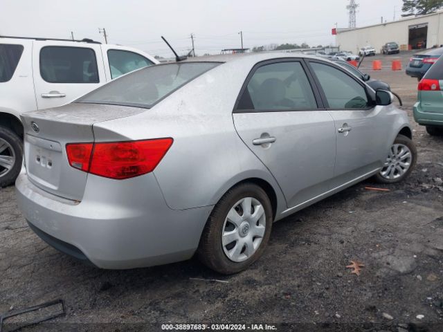 Photo 3 VIN: KNAFT4A2XC5493862 - KIA FORTE 