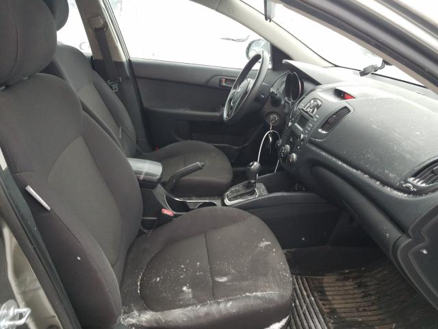 Photo 4 VIN: KNAFT5A27B5392590 - KIA FORTE LX 