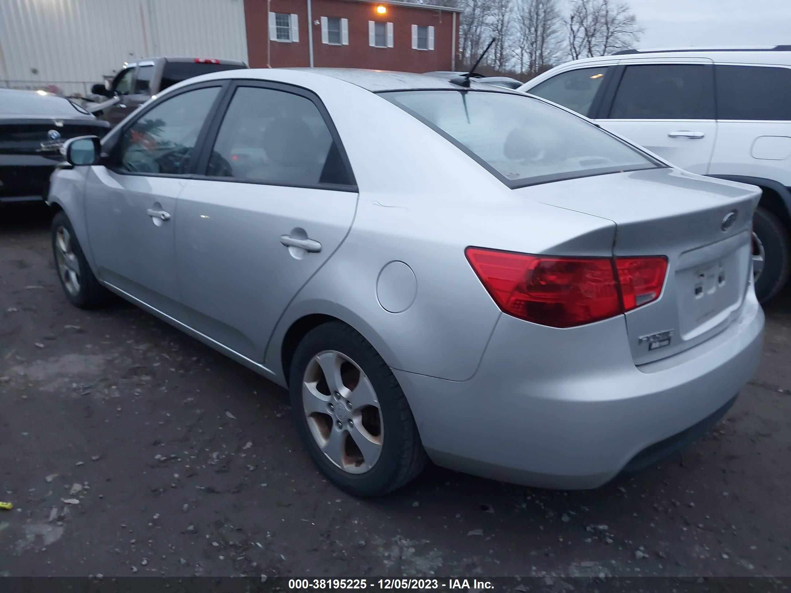 Photo 2 VIN: KNAFU4A20A5109162 - KIA FORTE 