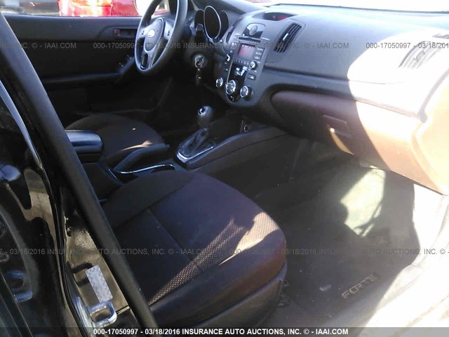 Photo 4 VIN: KNAFU4A20B5374617 - KIA FORTE 