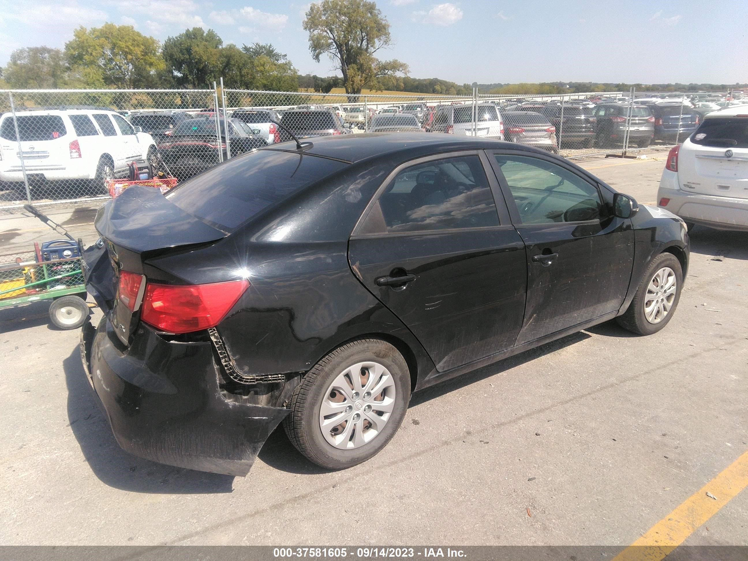 Photo 3 VIN: KNAFU4A20B5400925 - KIA FORTE 