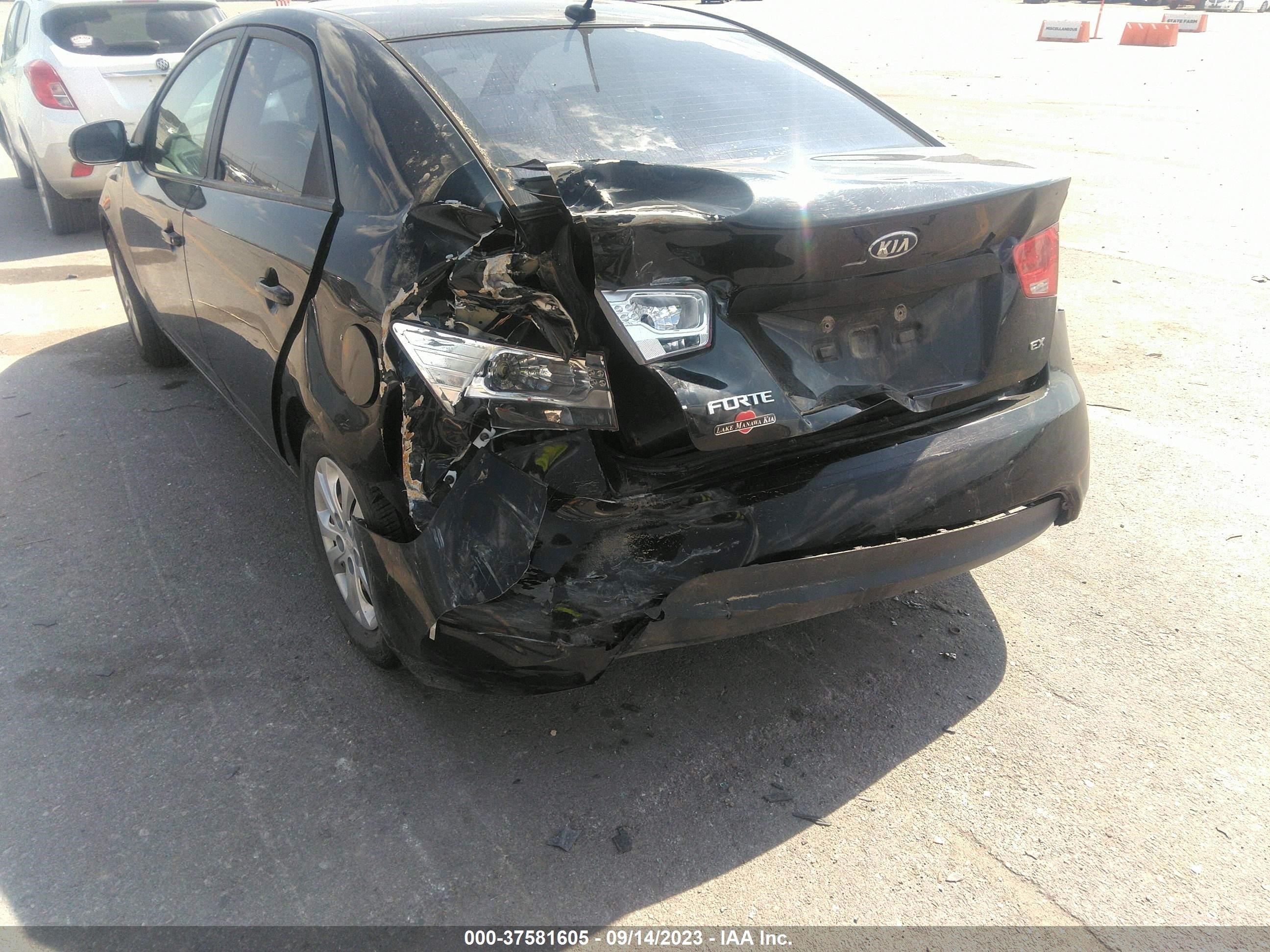 Photo 5 VIN: KNAFU4A20B5400925 - KIA FORTE 