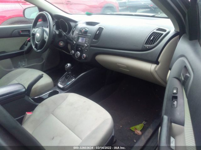 Photo 4 VIN: KNAFU4A20B5460106 - KIA FORTE 