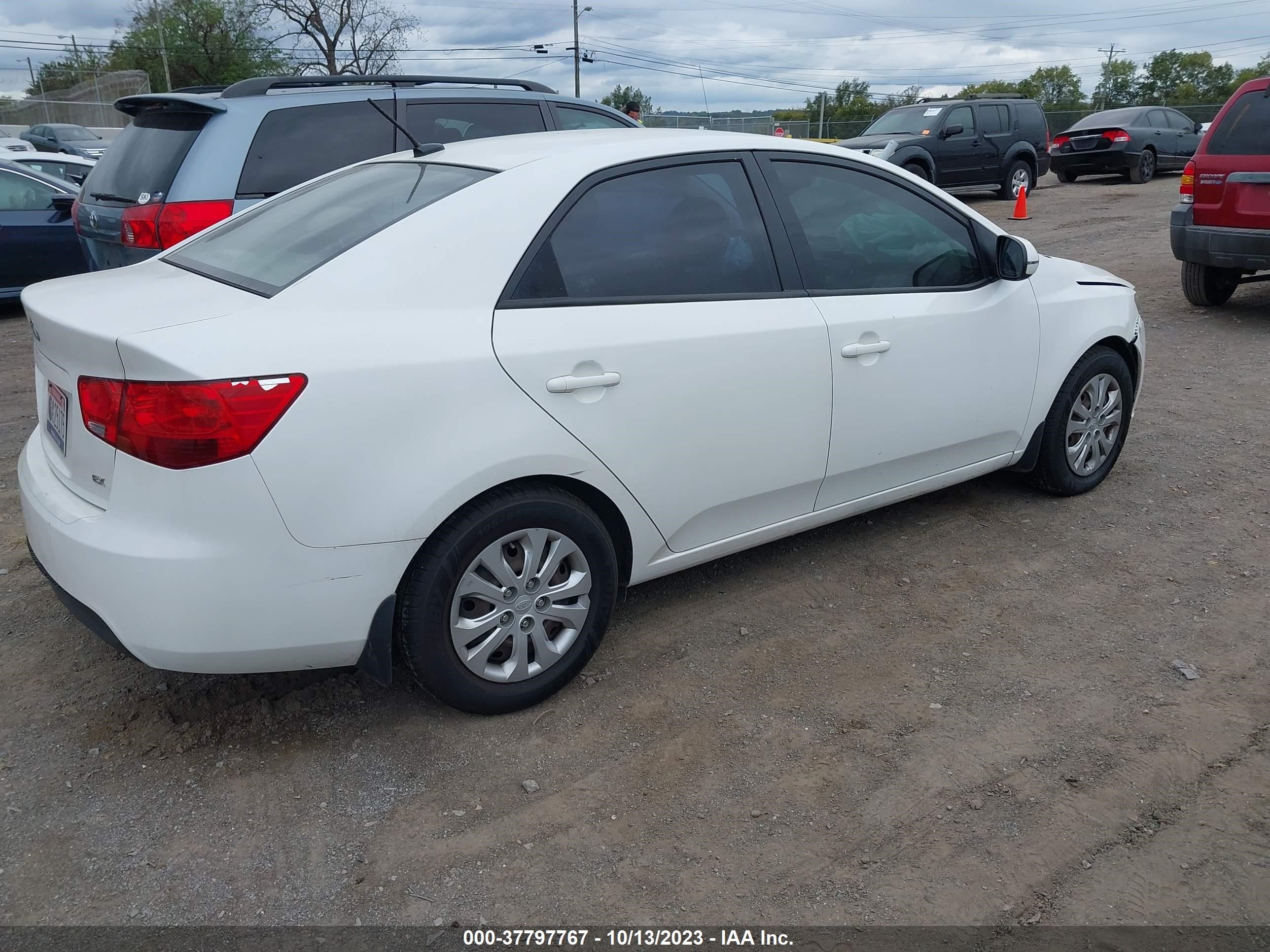 Photo 3 VIN: KNAFU4A20C5603167 - KIA FORTE 