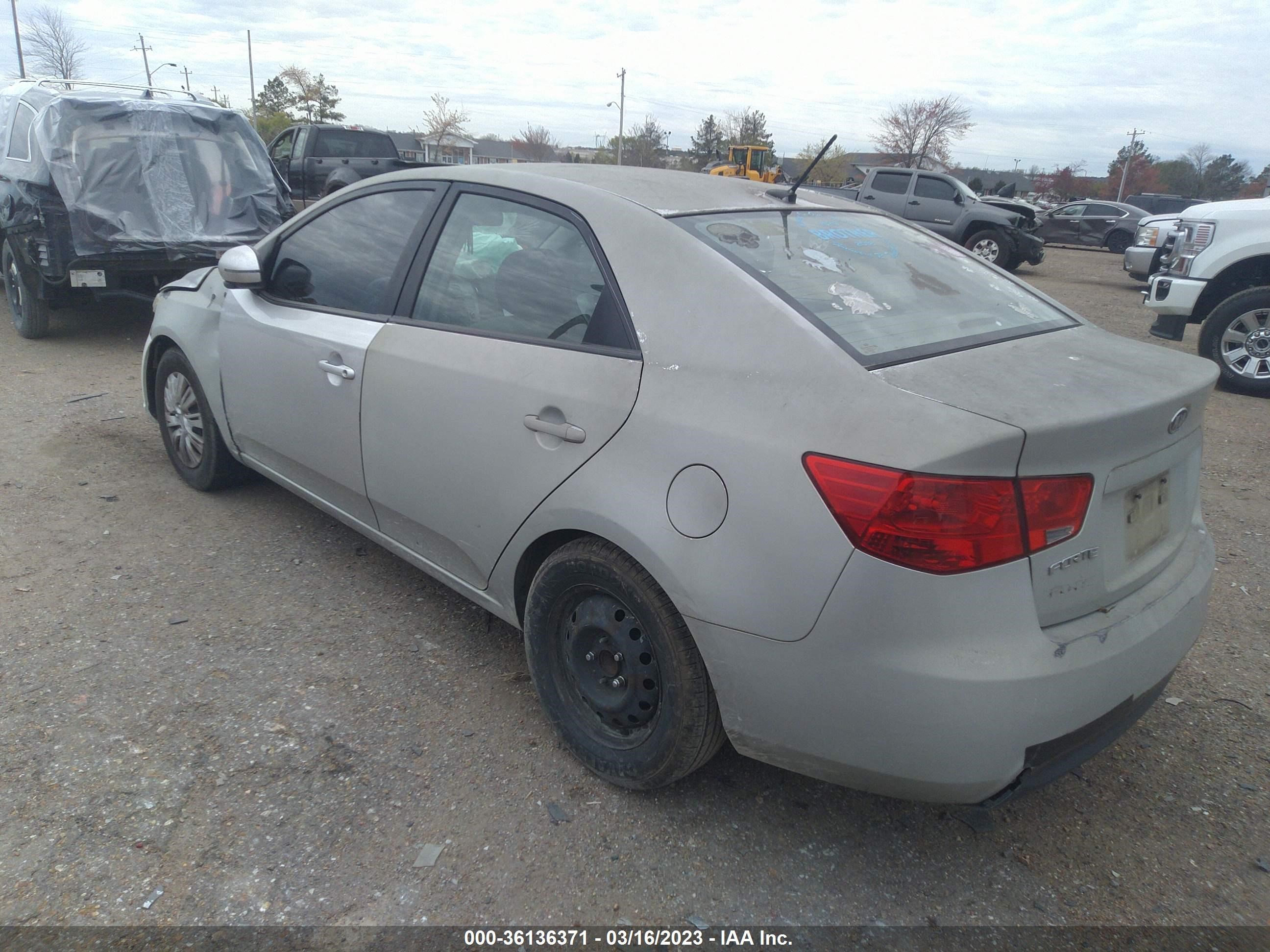 Photo 2 VIN: KNAFU4A20D5646280 - KIA FORTE 