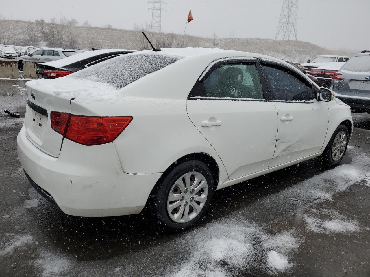 Photo 2 VIN: KNAFU4A21A5053233 - KIA FORTE 