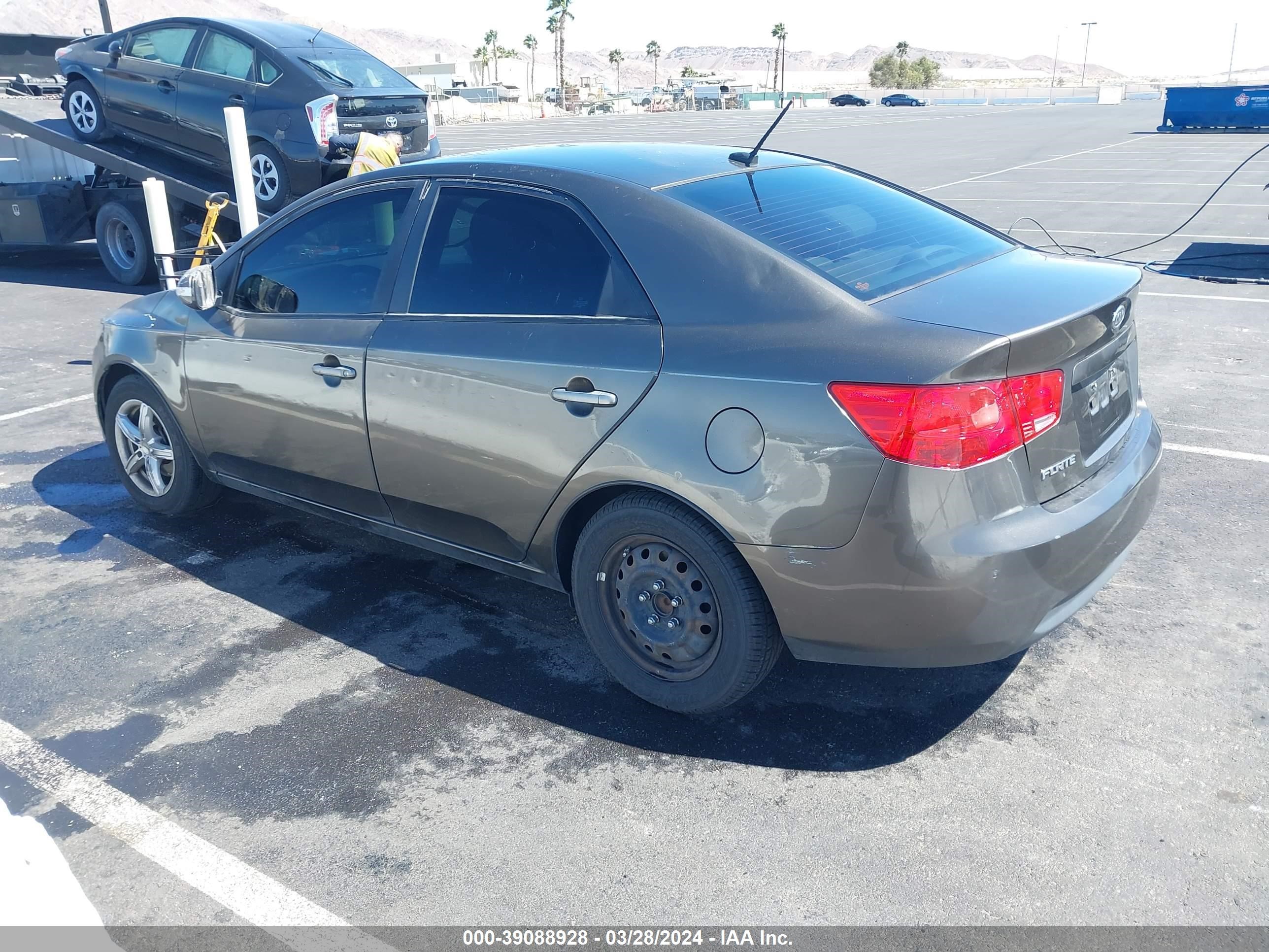 Photo 2 VIN: KNAFU4A21A5065723 - KIA FORTE 