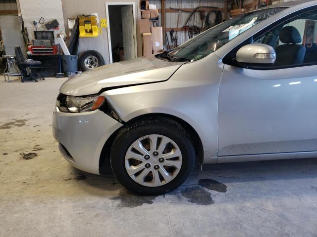 Photo 8 VIN: KNAFU4A21A5806856 - KIA FORTE EX 