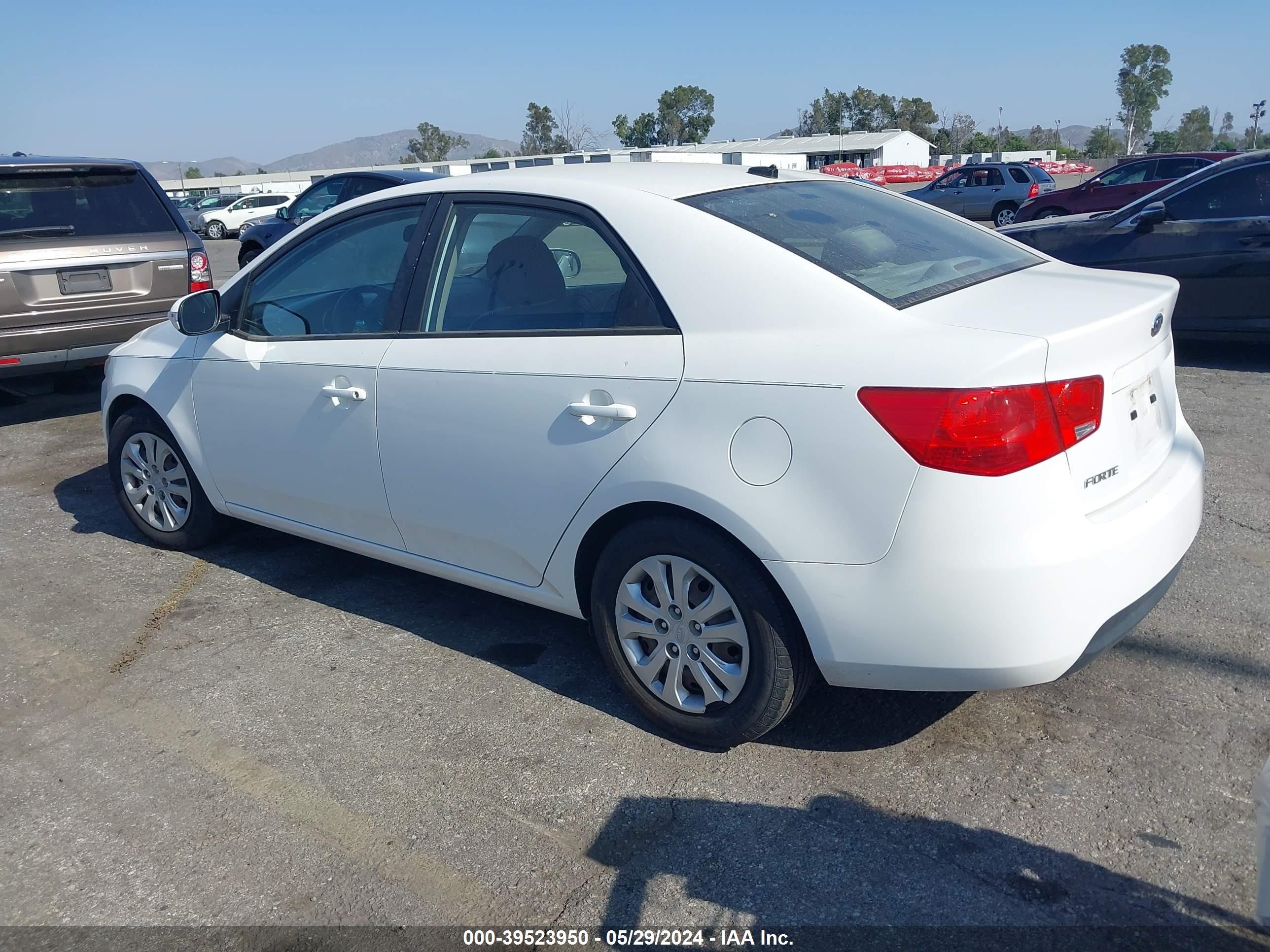 Photo 2 VIN: KNAFU4A21A5850193 - KIA FORTE 