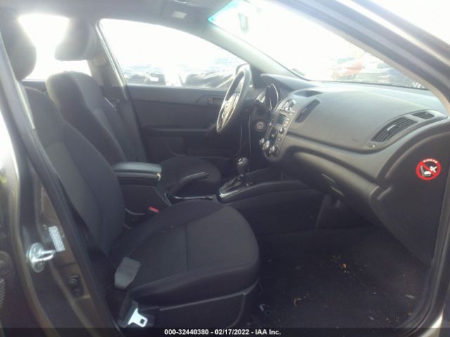 Photo 4 VIN: KNAFU4A21C5497988 - KIA FORTE 