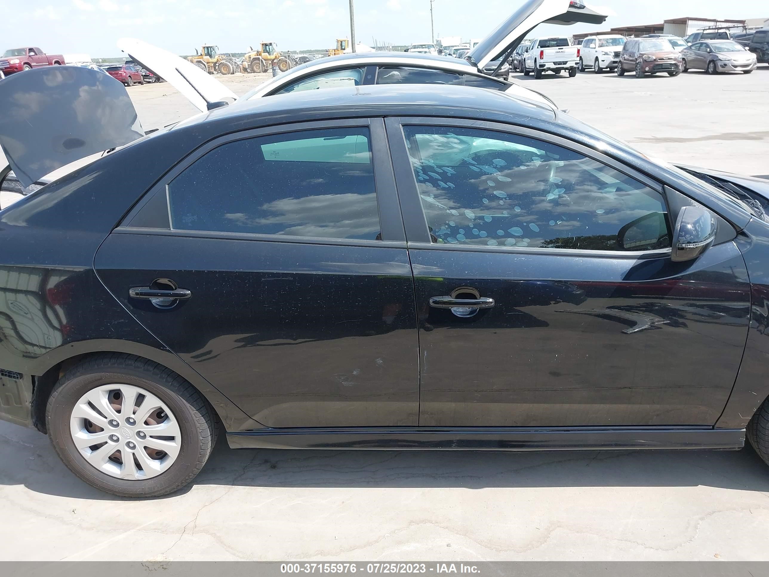 Photo 13 VIN: KNAFU4A21C5642818 - KIA FORTE 