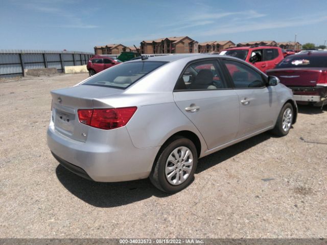 Photo 3 VIN: KNAFU4A22A5085740 - KIA FORTE 