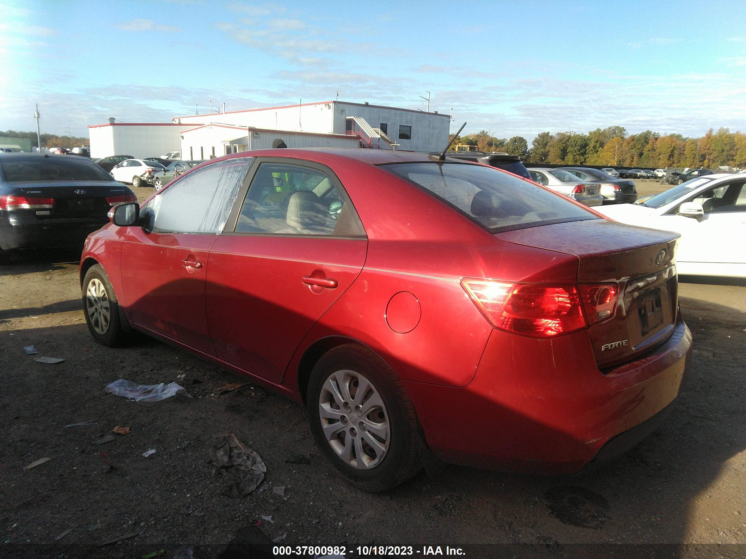 Photo 2 VIN: KNAFU4A22A5815517 - KIA FORTE 