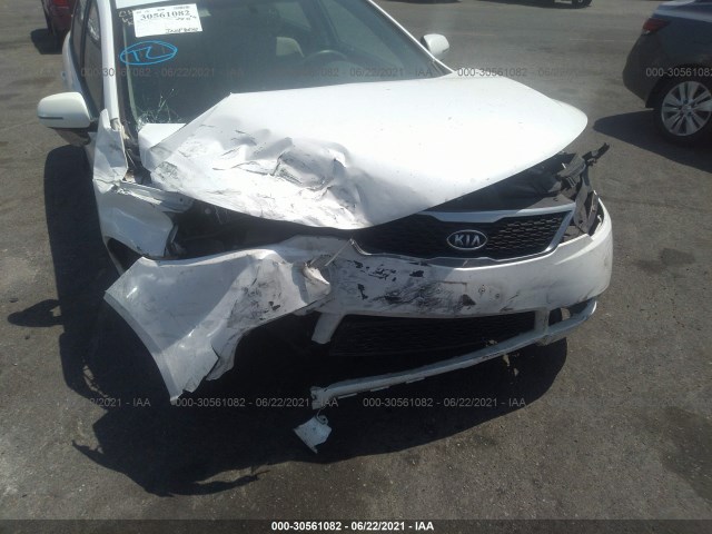 Photo 5 VIN: KNAFU4A22B5402238 - KIA FORTE 