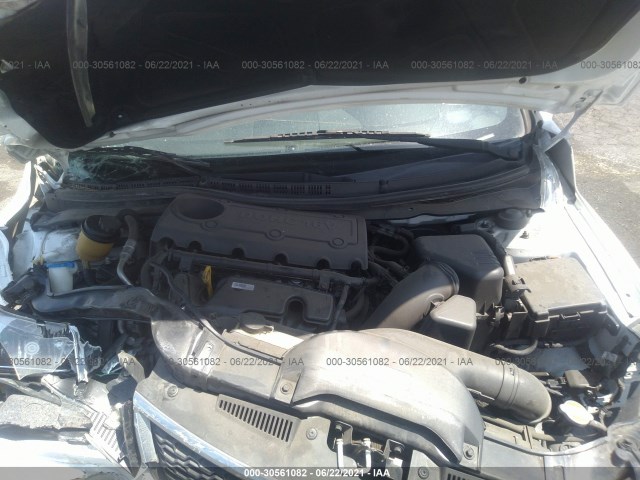 Photo 9 VIN: KNAFU4A22B5402238 - KIA FORTE 