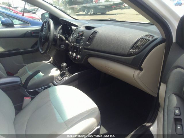 Photo 4 VIN: KNAFU4A22B5423896 - KIA FORTE 